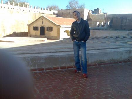juste deriere le theatre des verdur